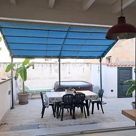 펜션 Casa Lauretta - Terrazza Con Idromassaggio - Garage Wifi E Bici Gratuite